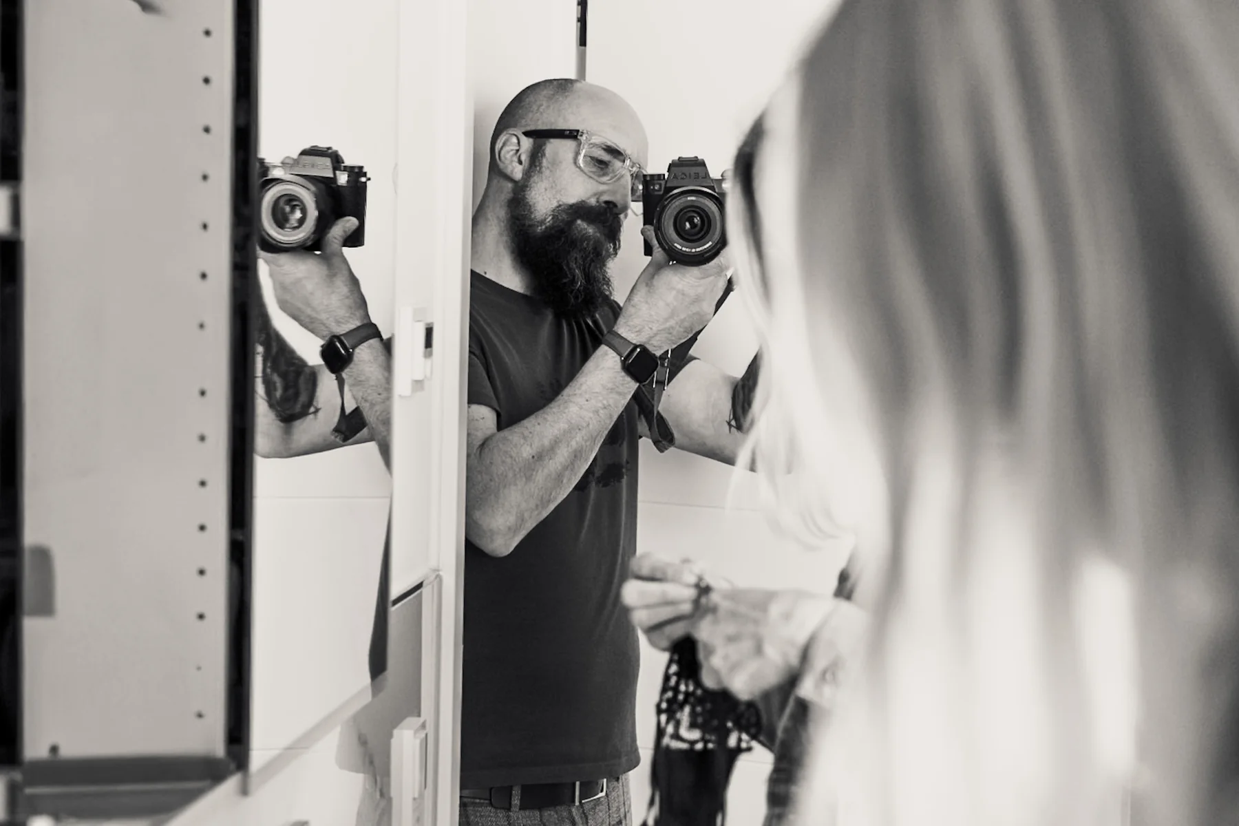 Marc fotografiert während eines Boudoir-Shootings